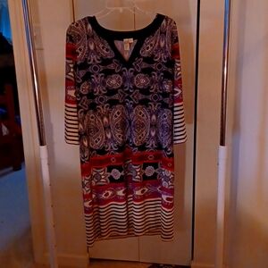 EUC 3/4 sleeve geometric paisley v neck dress